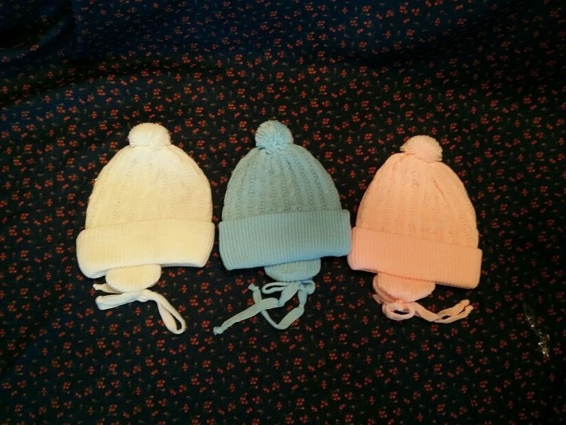 Pastell Baby Beanie, 100% Acryl Gefüttert Zopfmuster Kleinkind Vintage Mütze, Winter Tragen, Kaltes Wetter, Volle Abdeckung Beanie Pastell Baby Beanie, 100% Acryl Gefüttert Zopfmuster Kleinkind Vintage Mütze, Winter Tragen, Kaltes Wetter, Volle Abdeckung Beanie von BambiVintageKids