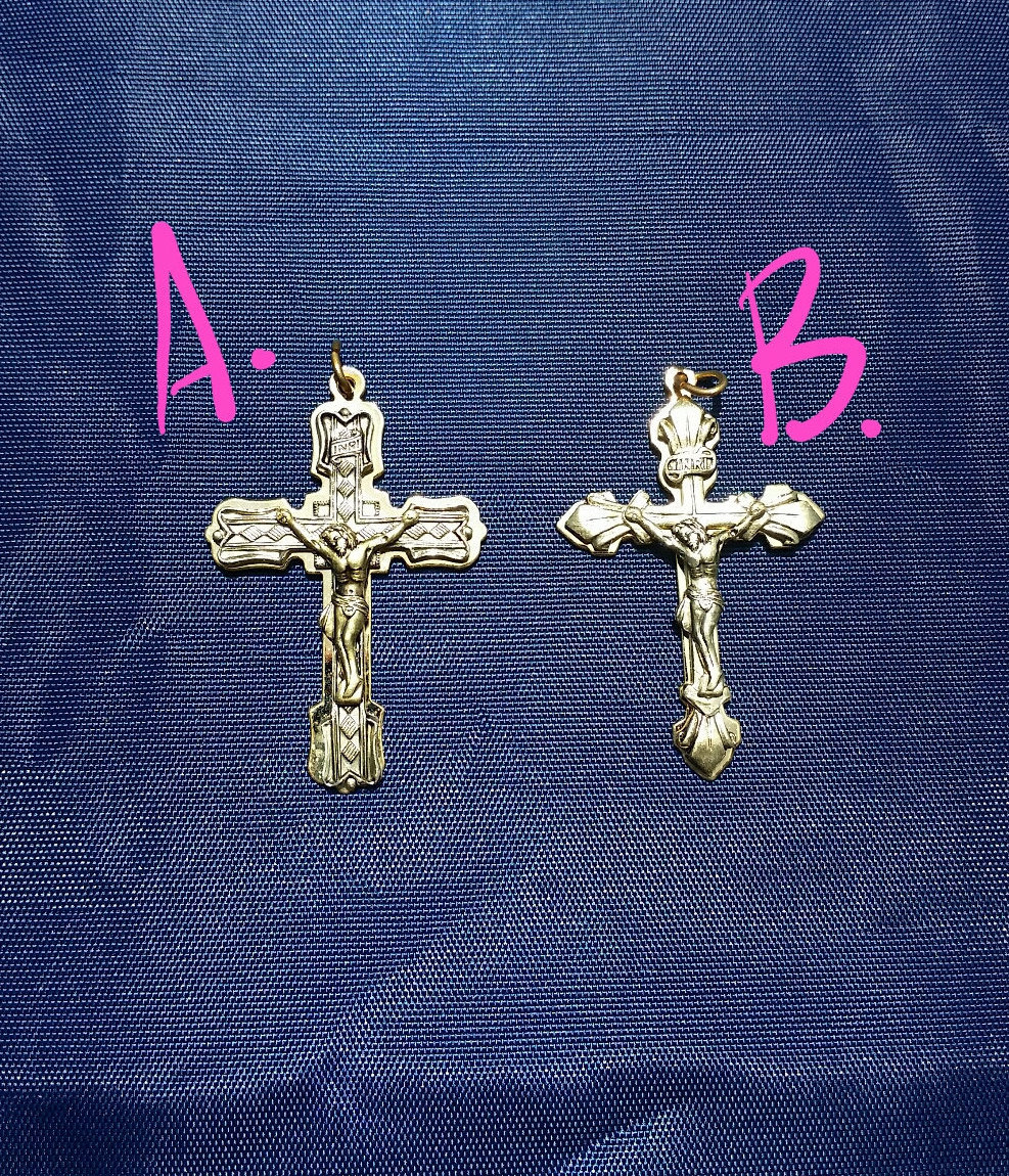 Vintage Gold Kruzifix Anhänger Charm, Retro Stil Kreuz, Jesus Auf Art Deco Kreuz Anhänger, Verschnörgelte Geschenk von BambiVintageKids