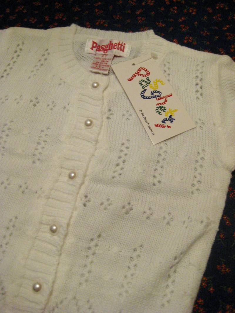 Vintage Mädchen Weißer Strickpullover Mit Perlenknöpfen, 100% Orlon Acryl Fancy Pullover, Cardigan Blumenmädchen, Pageant Wear von BambiVintageKids