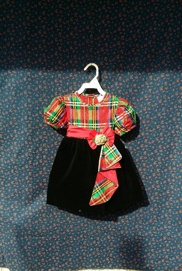 Vintage Tartan & Samt Kleid Größe 2T, Weihnachten Stoff Kleid, Schwarzer Rock, 1990Er Jahre Kindermode, Winter Outfit, Weihnachtskleid von BambiVintageKids