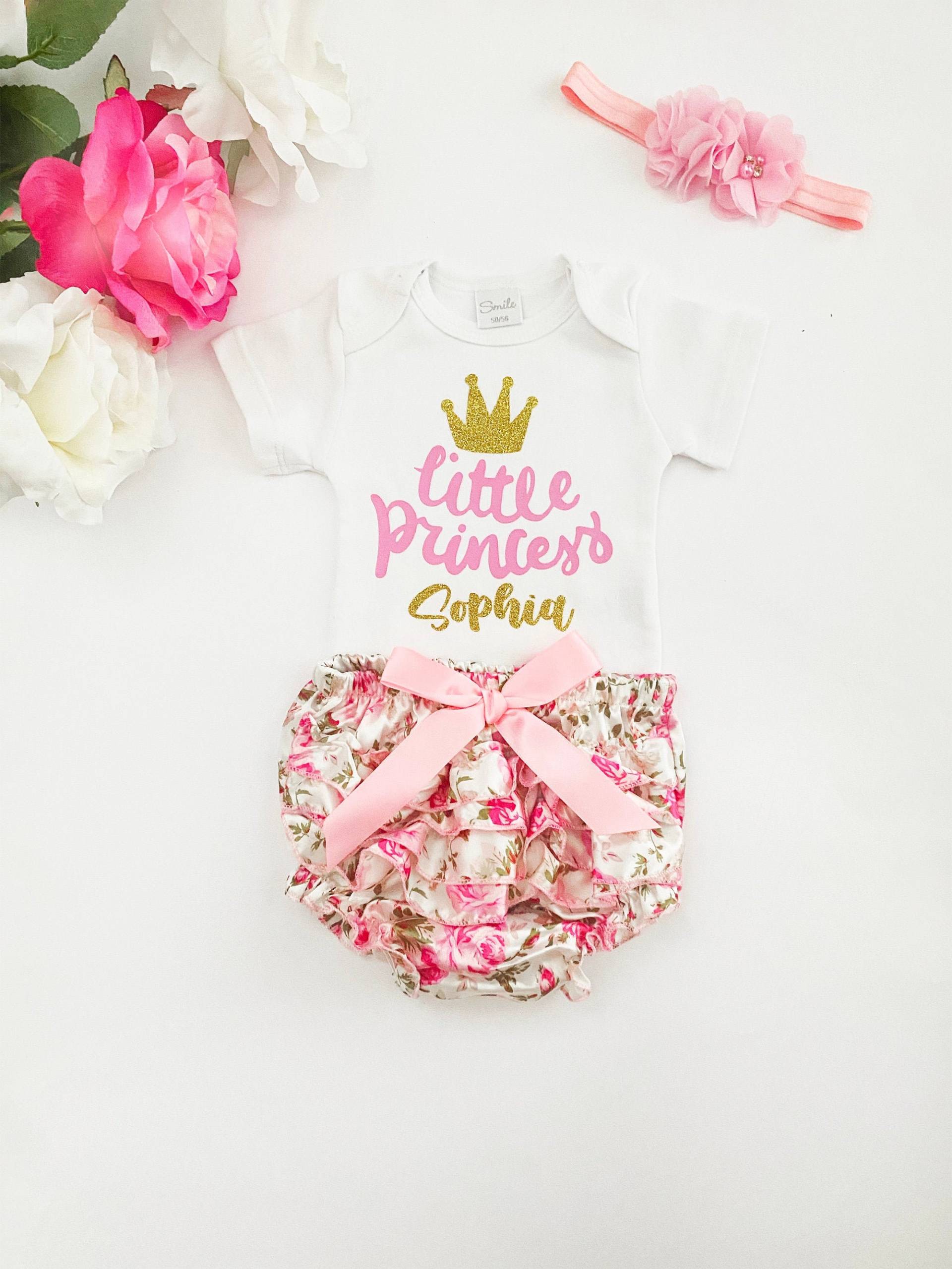 Begrüßen Sie Ihre Kleine Prinzessin Im Stil Mit Personalisierten Neuen Baby-Mädchen-Body Shorts - Benutzerdefinierter Name Body Perfektes von Bambooza