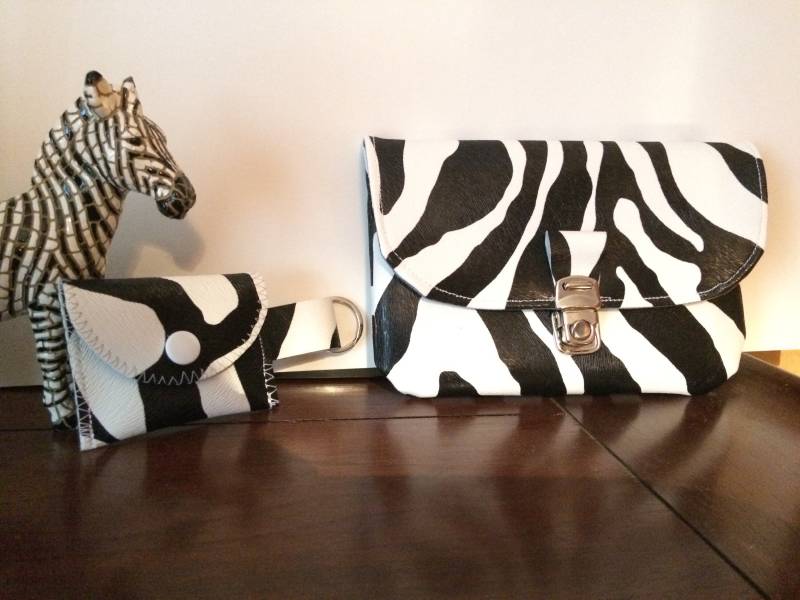Schwarz-Weiße Geldbörse, Geldbörse Aus Kunstleder Mit Zebramuster, Und Einkaufstüte von Bamboune84