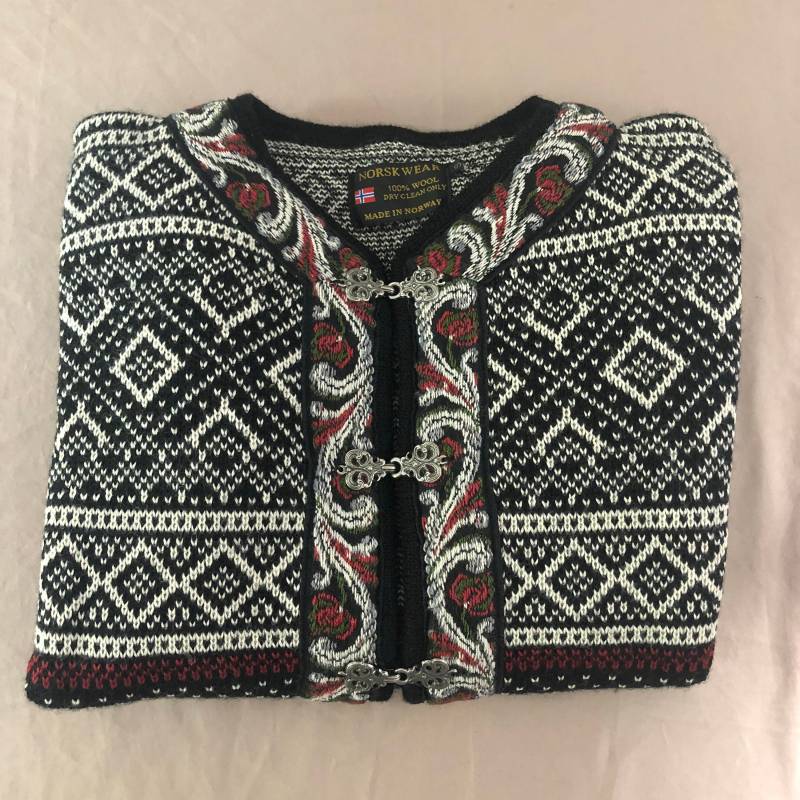 Vintage Norsk Wear Wollpullover Schwarz Gemusterter Strickpullover Mit Metallschließen | Gr. S von BanadosEtshop