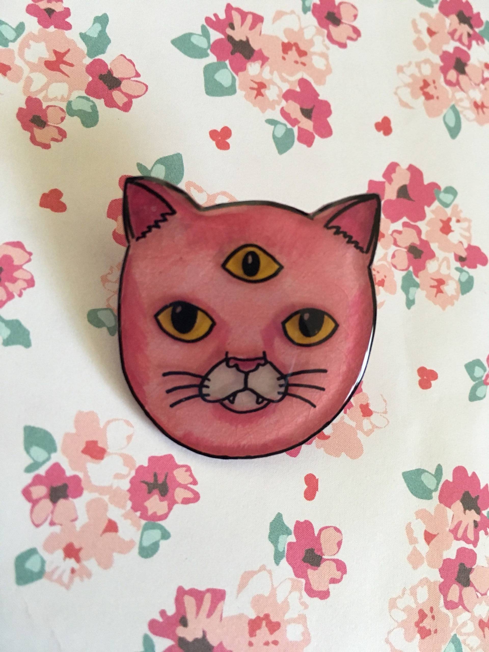 3 Augen Alien Katze Pin 3 Augen Alien Katze Pin von BananaAndBear