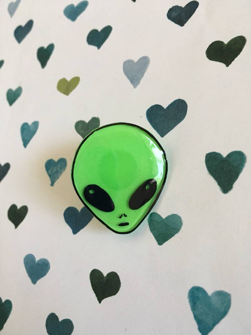 Grüne Alien Pin Grüne Alien Pin von BananaAndBear