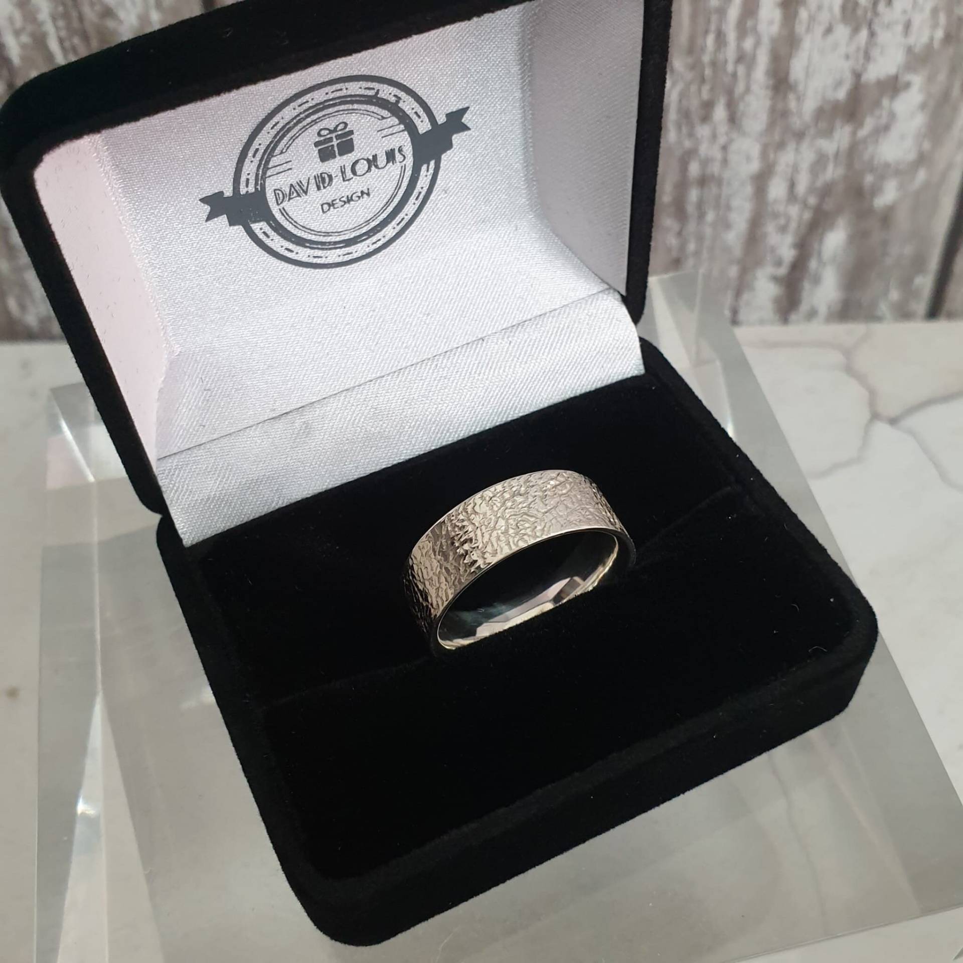 925 Silber Ring Mit Texturierter Oberfläche 925 Silber Ring Mit Texturierter Oberfläche von BananaMorrie