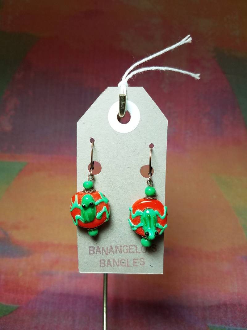 Grün Und Orange Frosch-Glas-Perlen-Ohrringe von BanangelosBangles