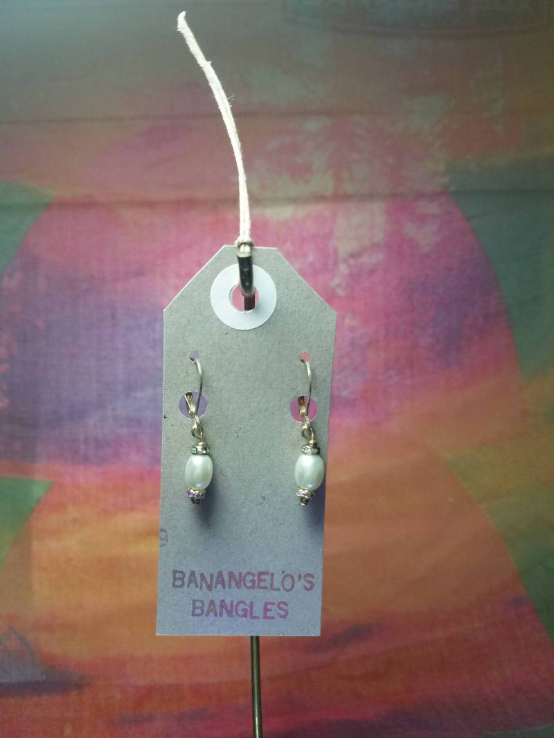 Kleine Ovale Perlen Und Strass Akzent Ohrringe Kleine Ovale Perlen Und Strass Akzent Ohrringe von BanangelosBangles