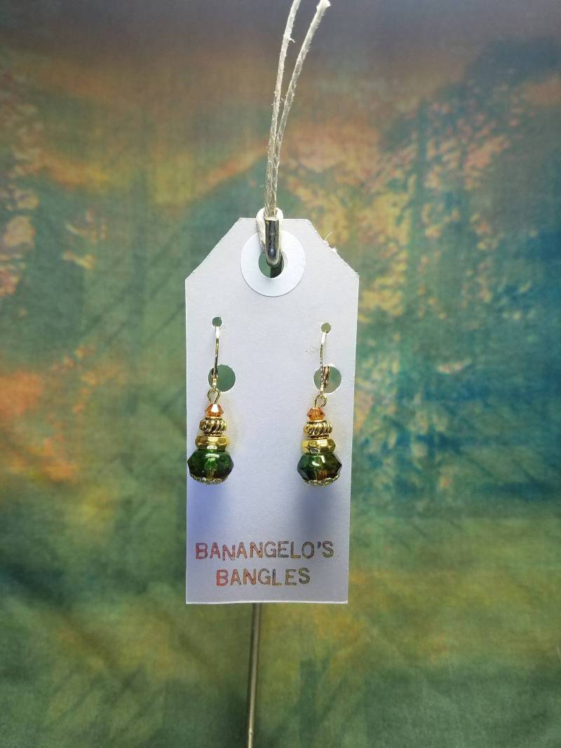 Multi-Farbigen Glasperlen Und Swarovski Kristall Ohrringe Multi-Farbigen Glasperlen Und Swarovski Kristall Ohrringe von BanangelosBangles
