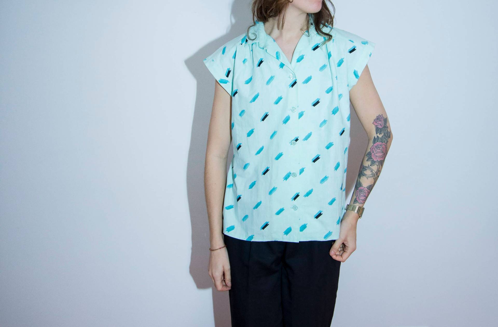 80Er Jahre Bluse Ärmellos Abstrakt Shirt Pop Art Türkis Mode Top von BananiFashion