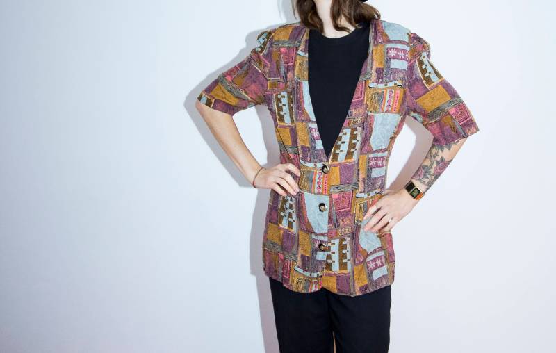 Abstrakt 90Er Kurzarm Blazer Vintage Hip Hop Street Fashion Lila Rosa Senfgelb Grau Abstrakt 90Er Kurzarm Blazer Vintage Hip Hop Street Fashion Lila Rosa Senfgelb Grau von BananiFashion