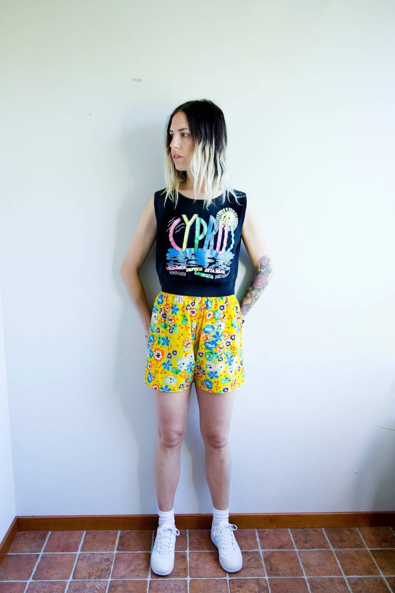 Flower Power Banani Shorts Designer Sommer Strand High Waisted Federlicht Handmade von BananiFashion