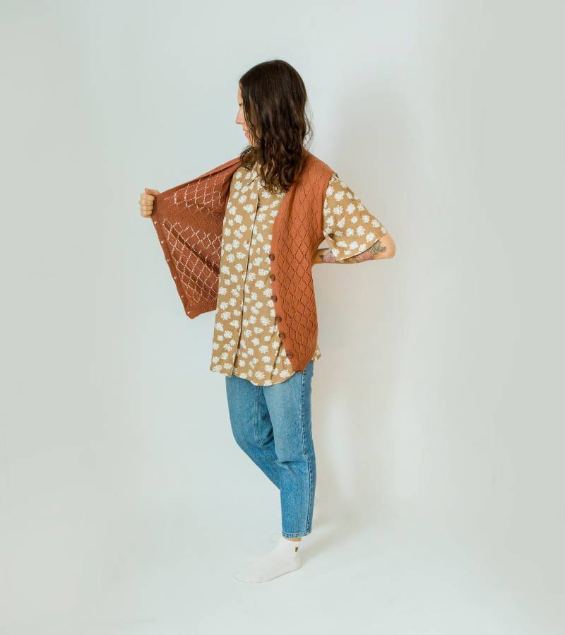 Vintage Gestrickte Weste Oma Stil Westen Mode Beige Braun Strickjacke von BananiFashion