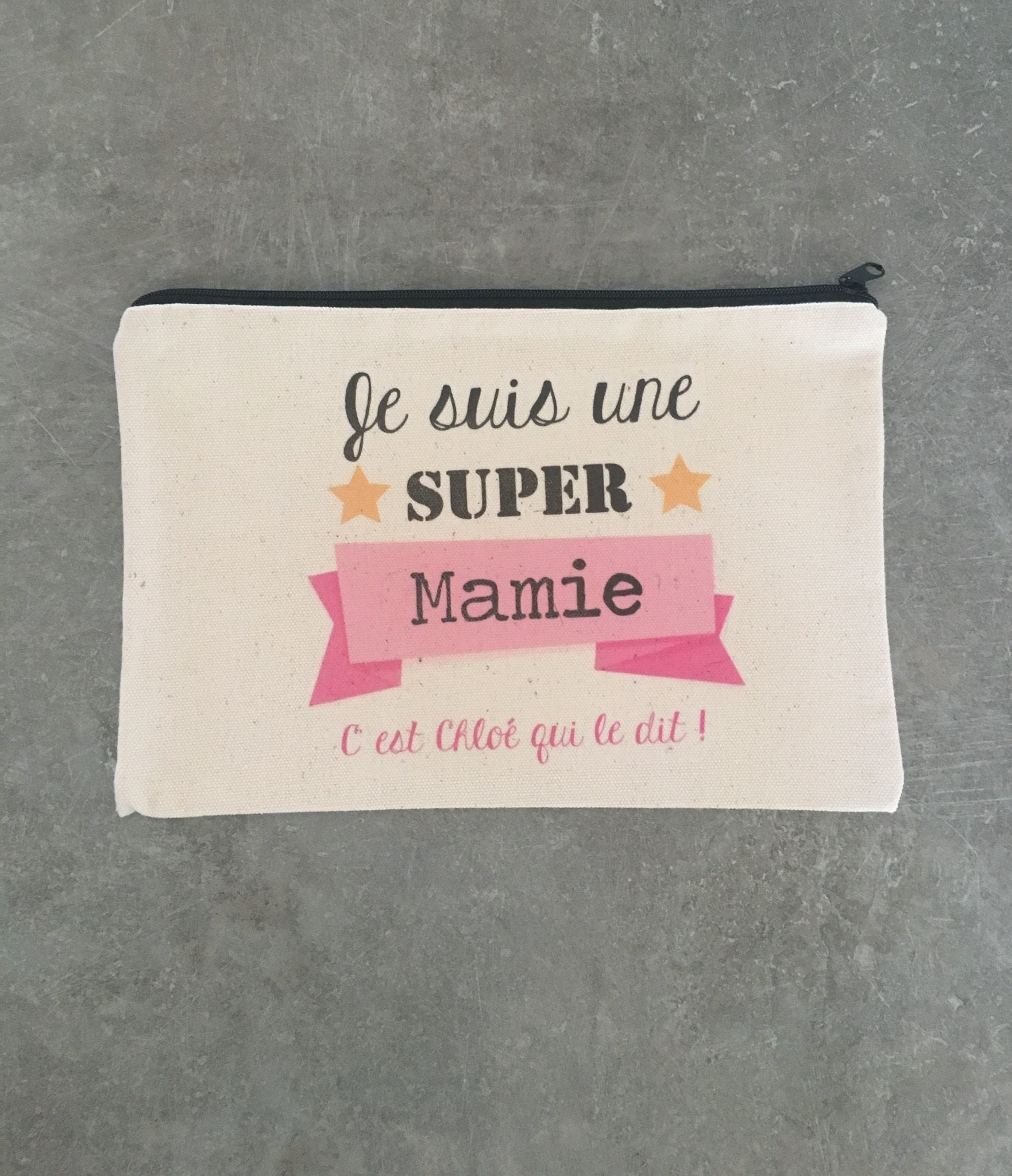 Personalisierter Beutel Mit Reißverschluss Aus Ecrufarbener Baumwolle „Ich Bin Eine Super-Oma, " Schneller Versand, Auch Für Oma, Mama, Tante Personalisierter Beutel Mit Reißverschluss Aus Ecrufarbener Baumwolle „Ich Bin Eine Super-Oma, " Schneller Versand, Auch Für Oma, Mama, Tante von Banasah