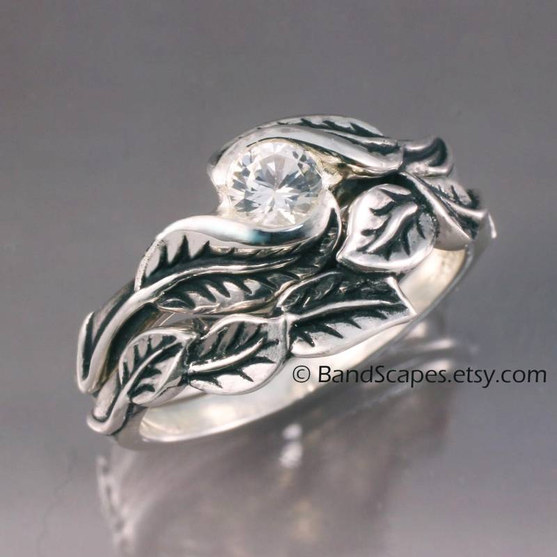 Hochzeitsring Set - Zarte Blatt Verlobungsring Mit Passendem Ehering. Dazu in Sterling Silber Gefasst Hochzeitsring Set - Zarte Blatt Verlobungsring Mit Passendem Ehering. Dazu in Sterling Silber Gefasst von BandScapes