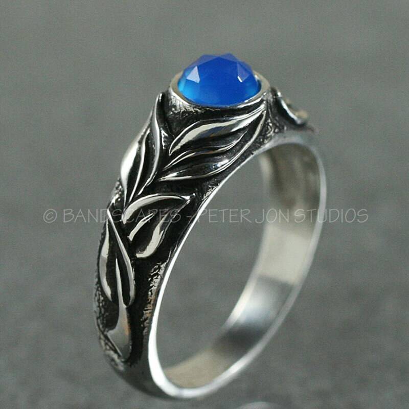 Silber Graceful Blätter Ring, Made To Order. Mit Chalcedon Abgebildet Silber Graceful Blätter Ring, Made To Order. Mit Chalcedon Abgebildet von BandScapes