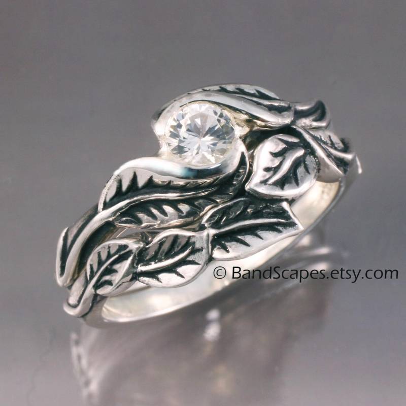 Zarter Blatt Moissanit Verlobungsring Mit Passendem Ehering Aus Sterling Silber von BandScapes