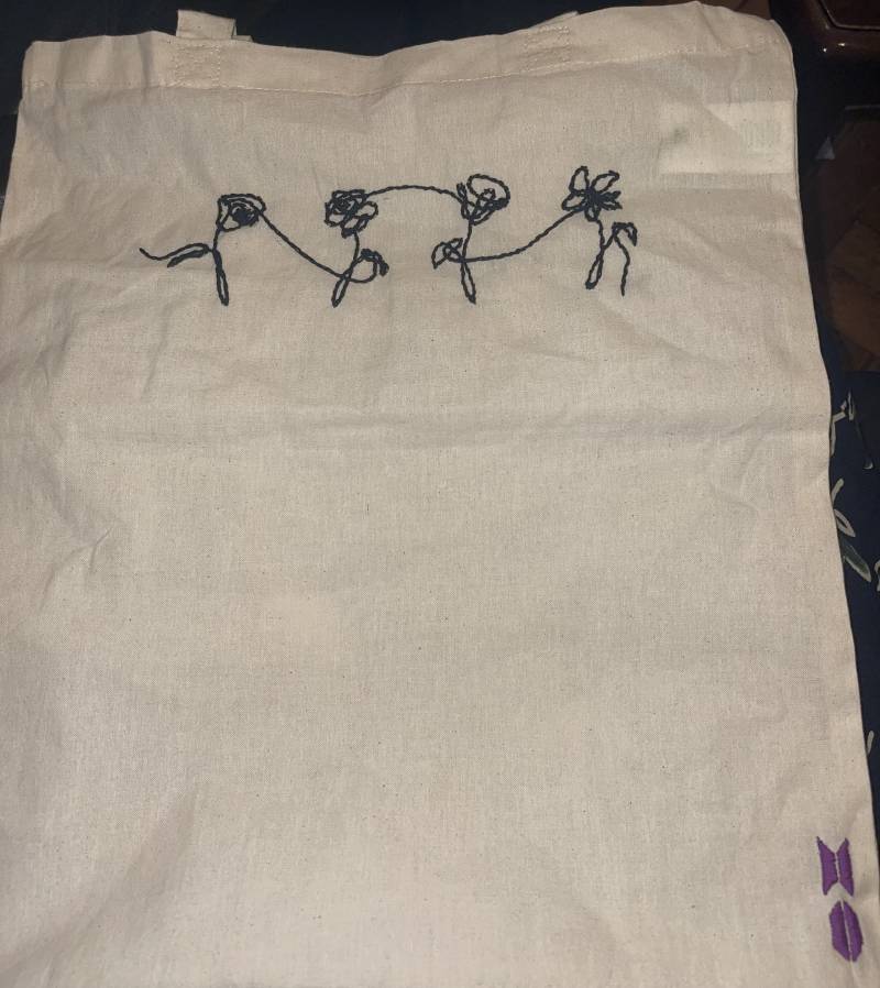 Handgestickte Bts Love Yourself Ihre Inspirierte Canvas Tragetasche Mit Und Army Logo von BangtanShell
