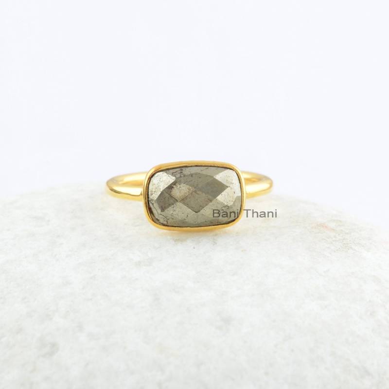 925 Sterling Silber Vergoldet Pyrit Kissen 7 X 11 Mm Edelstein Lünette Ring, Ein Schöner Ring Für Frauen von BaniThani