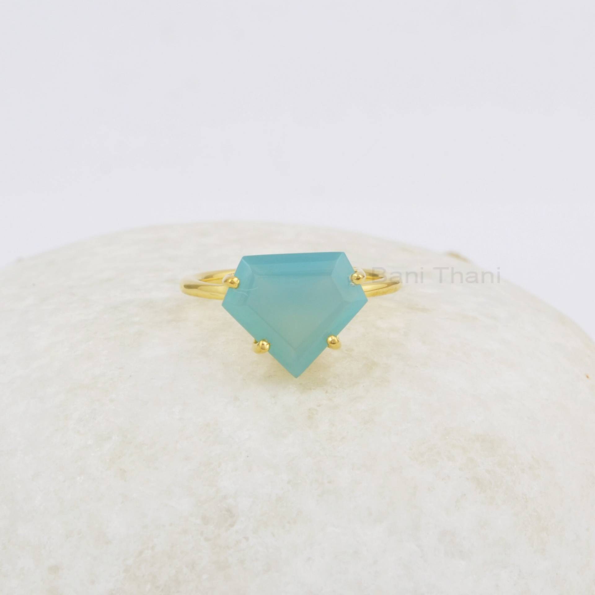 Blauer Chalcedon Ring, 925 Silber Edelstein 11x13mm Diamant Handgefertigter Schmuck, Geschenk Für Sie, Schmuck Mutter, Vergoldeter Ring von BaniThani