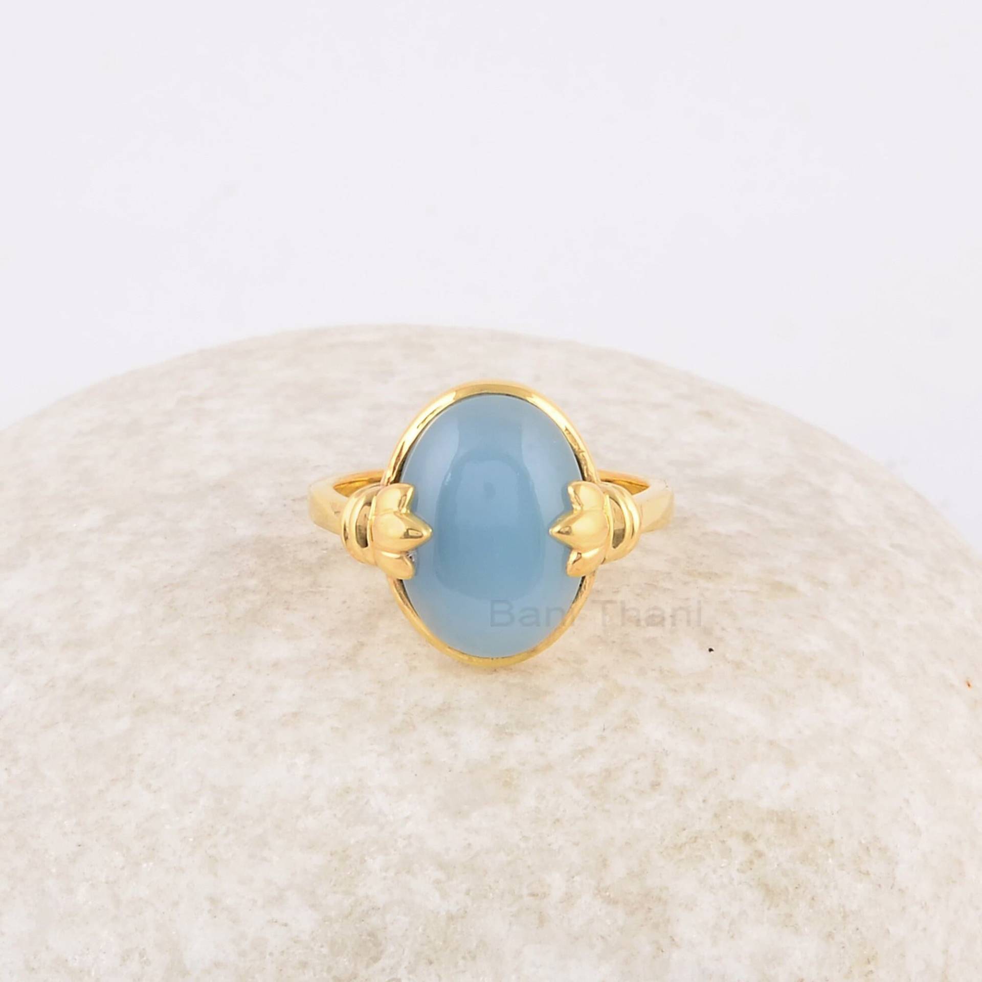 Blauer Chalcedon Ring - Massives Silber Vergoldet Krallen Zacken Set Stein Moderner Schmuck Für Tante Geschenk Zur Hochzeit von BaniThani