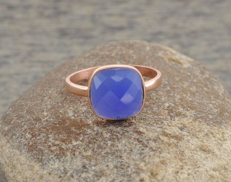 Blue Chalcedon Schöne Kissen 10mm Micron Rose Gold Plated 925 Sterling Silber Lünette Ring - # 1126 von BaniThani