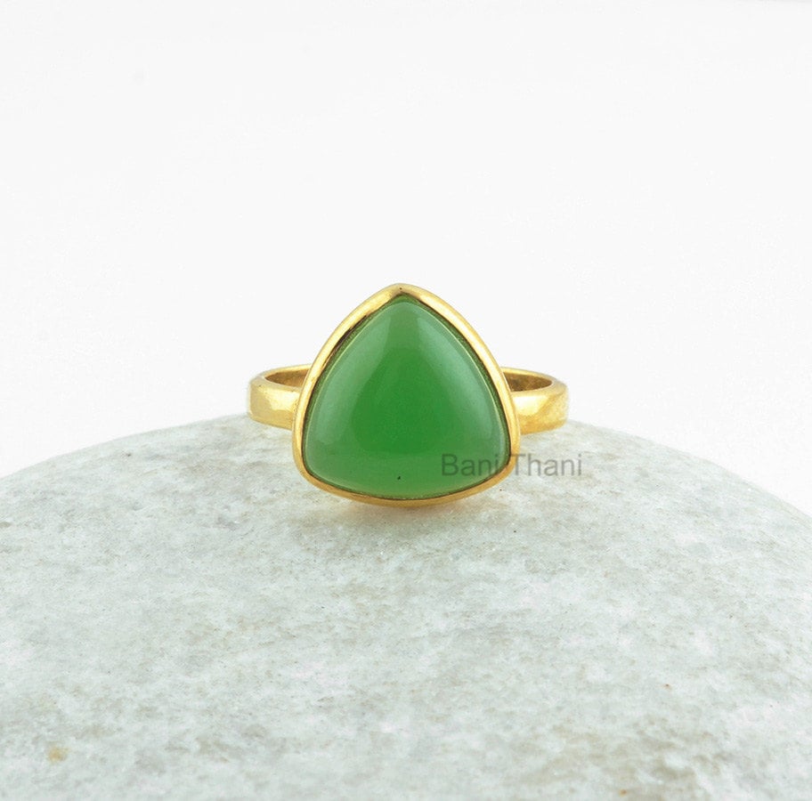 Chrysopras Chalcedon Ring, 12 Mm Trillion Glatter Edelstein Mikron Vergoldeter Silber Lünette Ring Schmuck von BaniThani