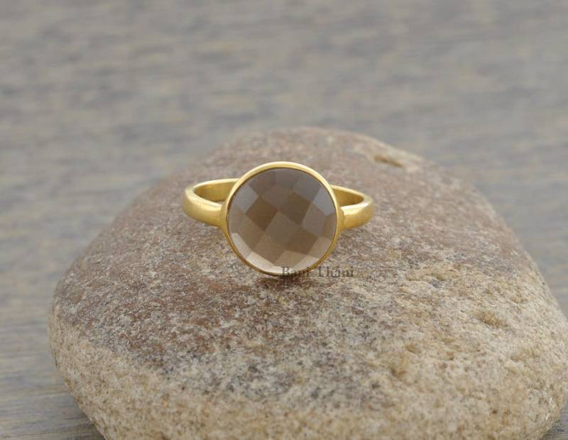 Edelstein-Ring, Rauchquarz Schöner Facettierter Runder 10mm Edelstein-Mikron-Gold Überzog Sterlingsilber-Ring # 1114 von BaniThani