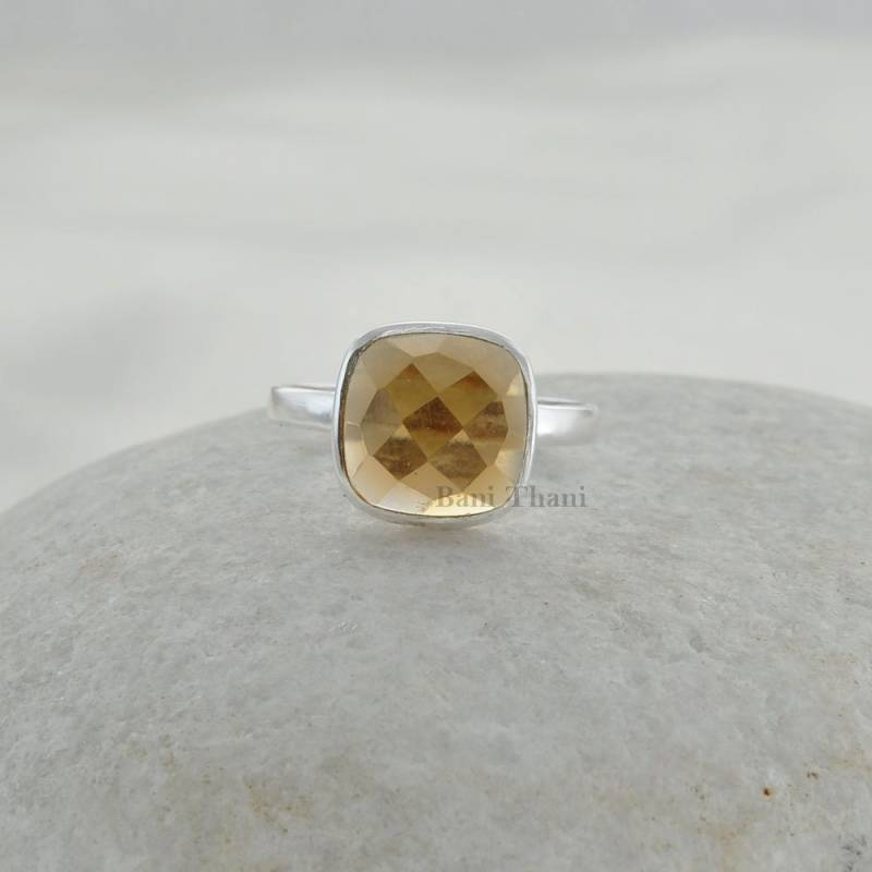 Eleganter Champagner Quarz Ring-Champagnerquarz 10 Mm Facettierter Kissen Edelstein Ring-925 Sterling Silber Lünette Ring-Frauen Geschenk von BaniThani