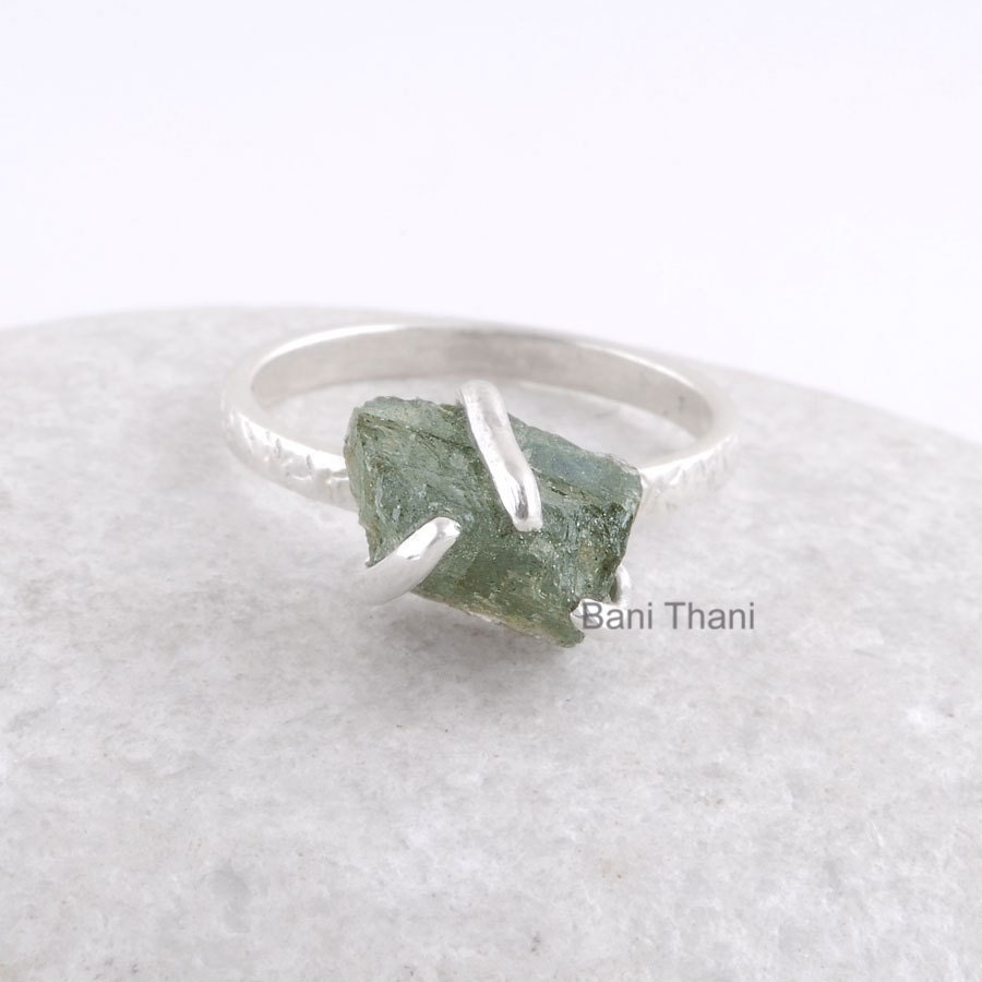 Gehämmerter Ring, Stapelbarer Labradorit 7 X 10 Mm Rohedelstein 925 Sterling Silber Ring Schmuck, Rohstein, Halloween Geschenk von BaniThani