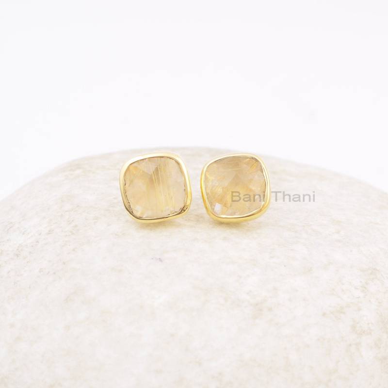Goldene Rutilquarz Ohrringe - 925 Silber 9 Mm Facettiertes Kissen Rosévergoldet Trendiger Schmuck Geschenk Für Den Sommer Damen von BaniThani