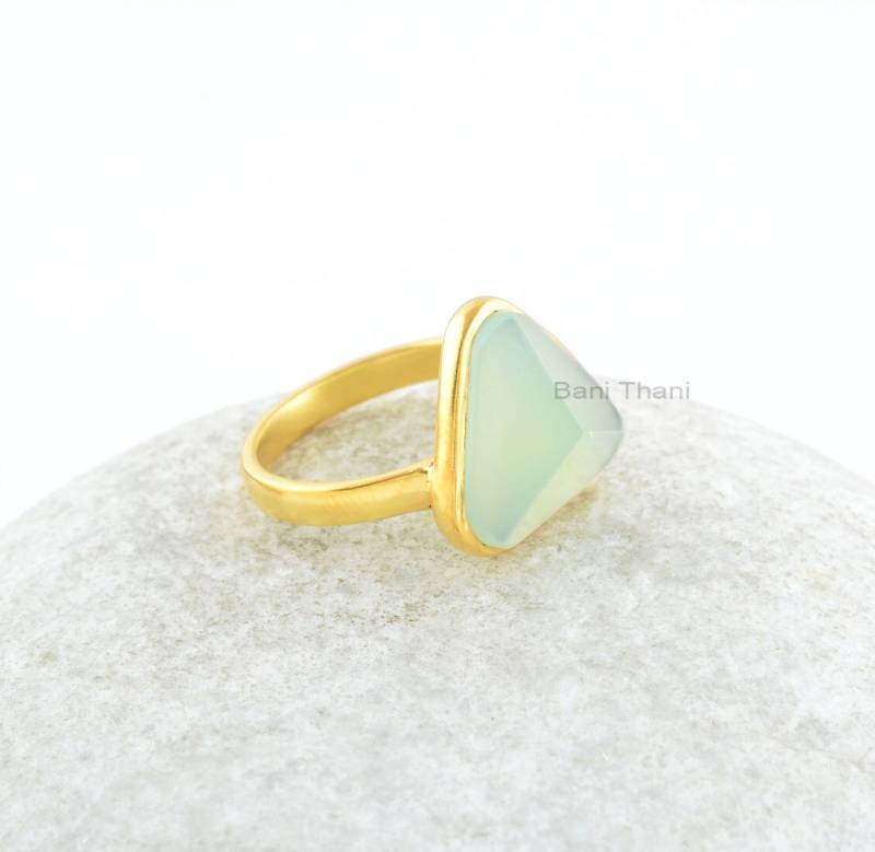 Grüner Chalcedon Ring - Handgemachter 925 Massiv Silber Passender Schmuck 14 Mm Trillion Pyramide Geschenk Für Freundin Graduiert von BaniThani