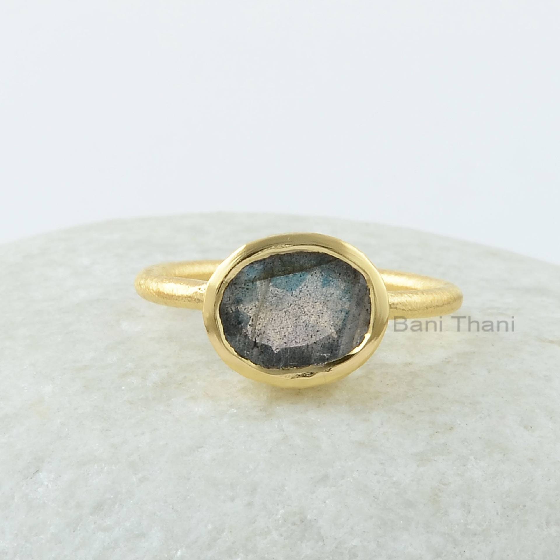 Labradorit Ring - 925 Massiv Silber Vergoldeter Handgemachter Schmuck Ovaler Stein Zierlicher Für Dame Geschenk Liebhaber von BaniThani