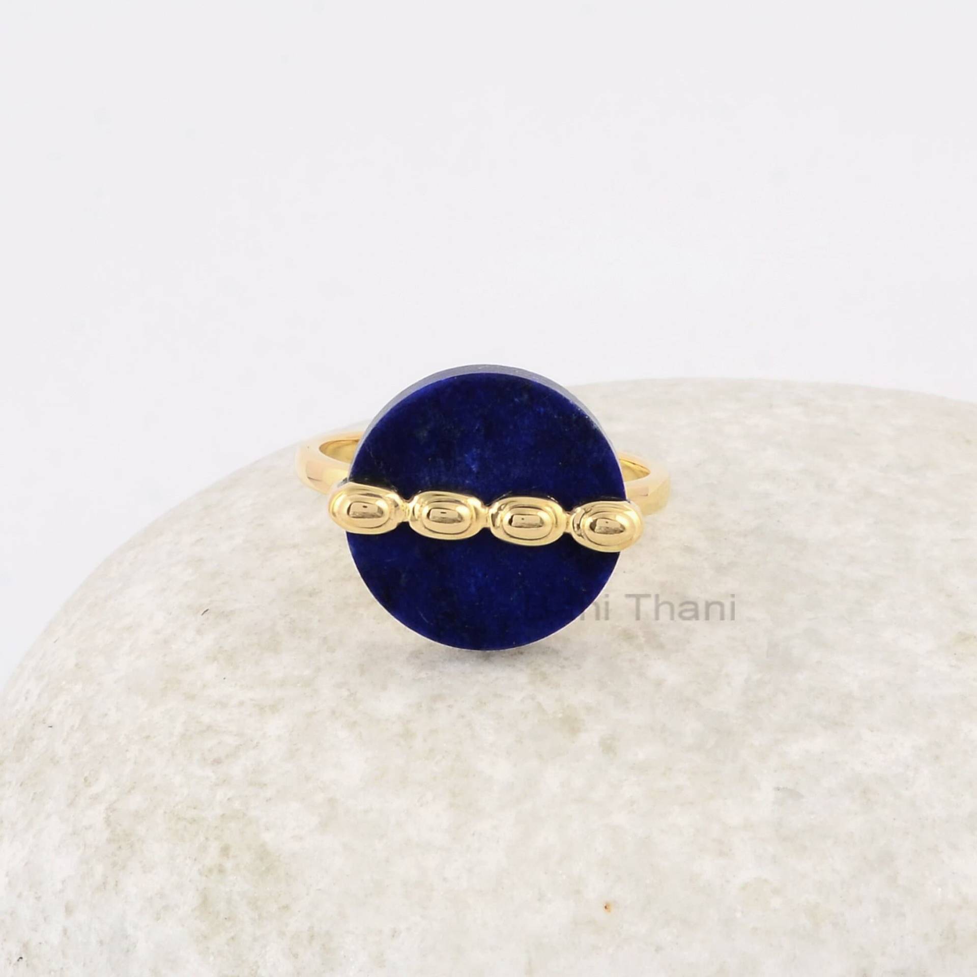 Lapis Flachring, Silber Edelstein Ring, Lazuli 16mm Rund Form Vergoldet Flacher Bestes Geschenk Für Mama, Ring Frauen von BaniThani