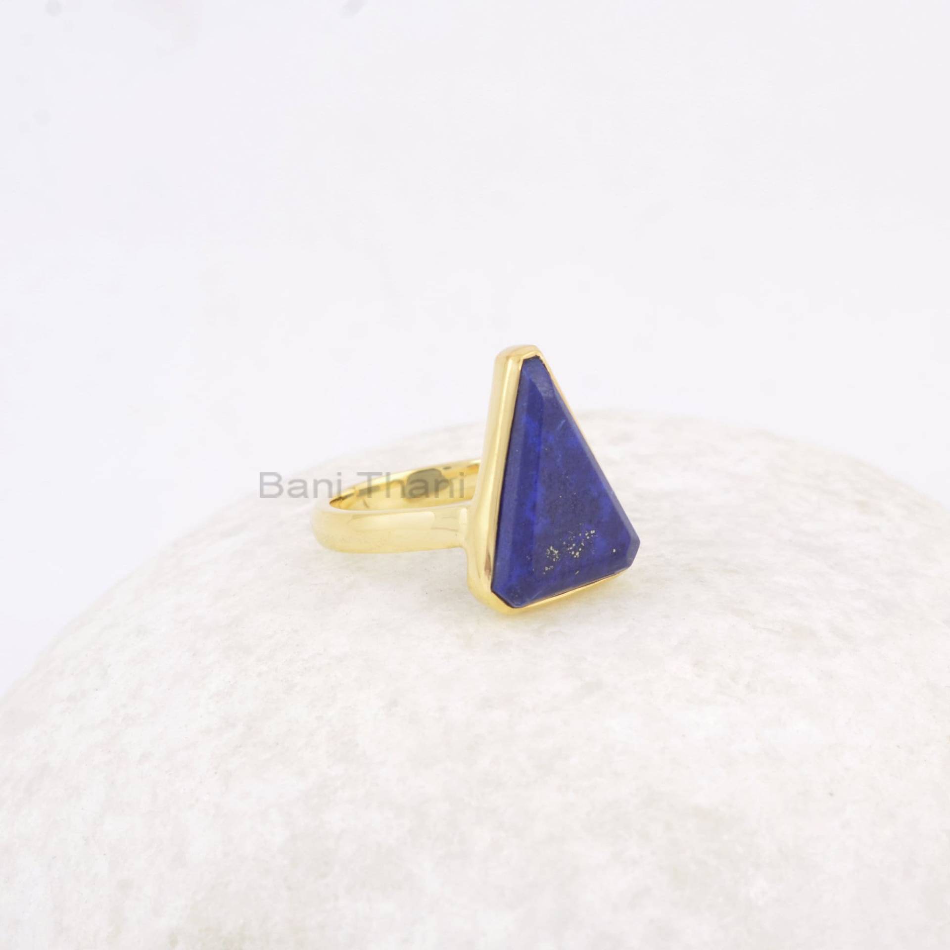 Lapislazuli Edelstein Ring - 12x16mm Dreieck Massives Silber Vergoldeter Jubiläumsgeschenk Mütter Geschenk von BaniThani