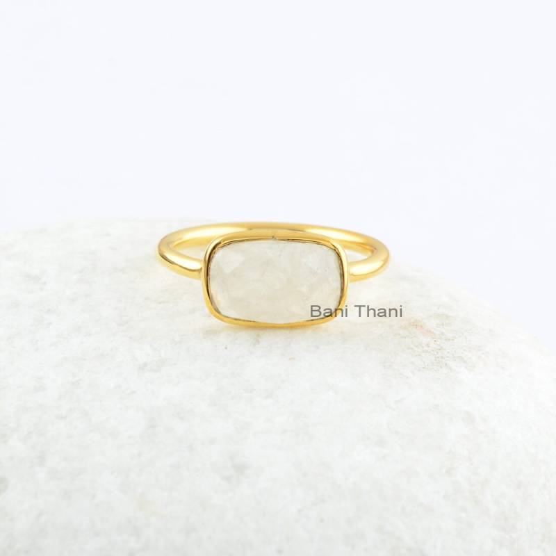 Natürlicher Halbedelstein Ring, Regenbogen Mondstein 7 X 11 Mm Kissen Edelstein Vergoldetes Sterling Silber Schmuck Jahrestag Geschenk Ring von BaniThani