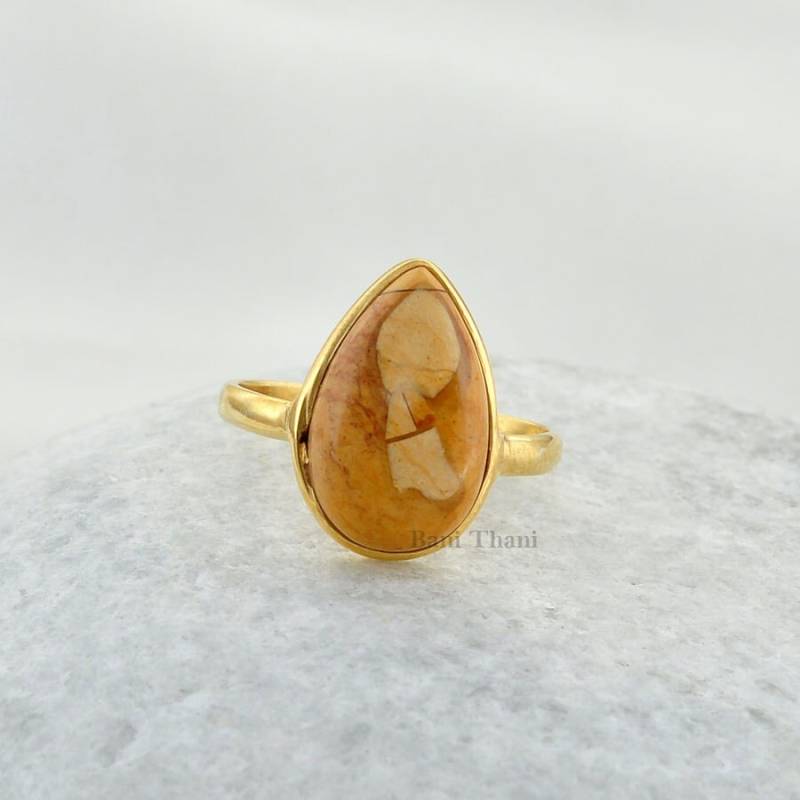 Natürlicher Mookait Ring, Breckzien Edelstein 10 X 14 Mm Birne, 18K Vergoldeter Sterling Silber Lünette Handgemachter Ring von BaniThani