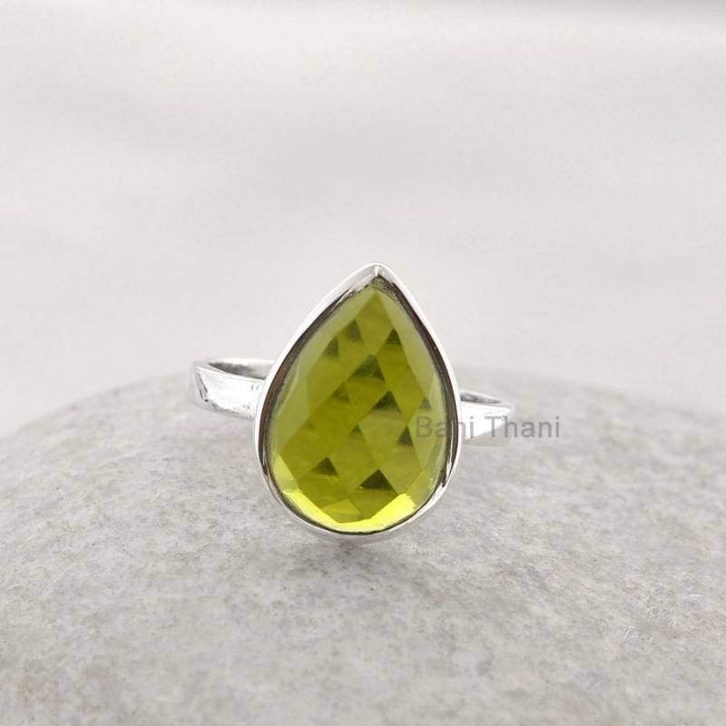 Peridot Quarz Ring, Grüner 10 X 14 Mm Facettierter Tropfen Edelstein 925 Sterling Silber Bezel Solitaire Handgemachter Ring Schmuck von BaniThani