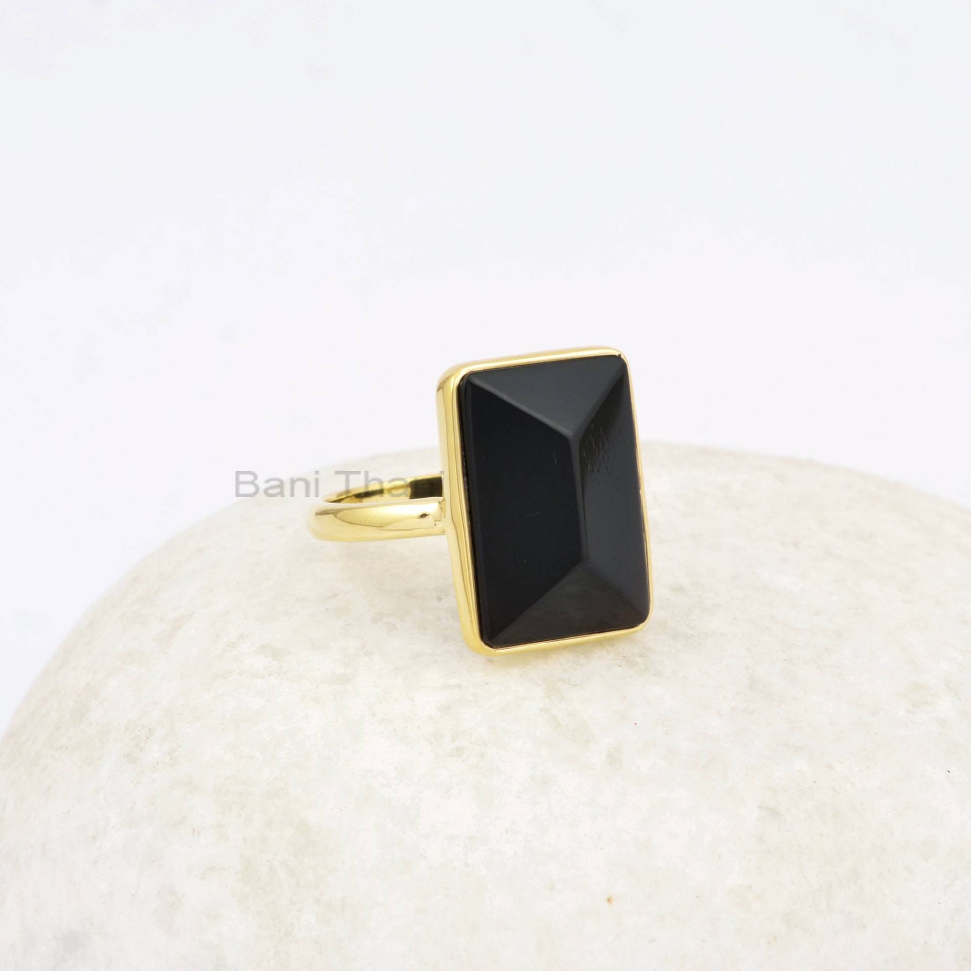 Pyramide Onyx Ring, Schwarzer Rechteck 13x18mm Edelstein 18K Vergoldet 925 Sterling Silber Jahrestag Geschenk, Versprechen Ring von BaniThani