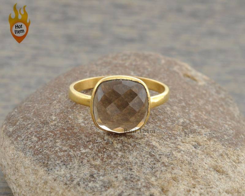 Rauchquarz Ring - Lünette 10mm Kissen Edelstein Micron Vergoldete Sterling Silber #1246 von BaniThani