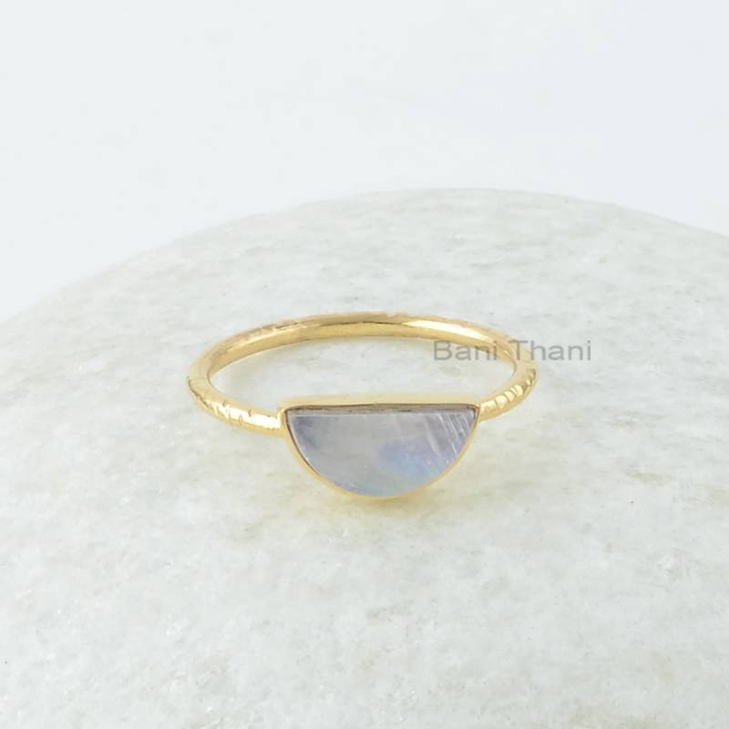 Regenbogen-Mondstein-Ring - 5 X 10 Mm Halbmond Vergoldet Reines Silber Handgefertigter Ring Schmuck Großhandel Für Sie von BaniThani
