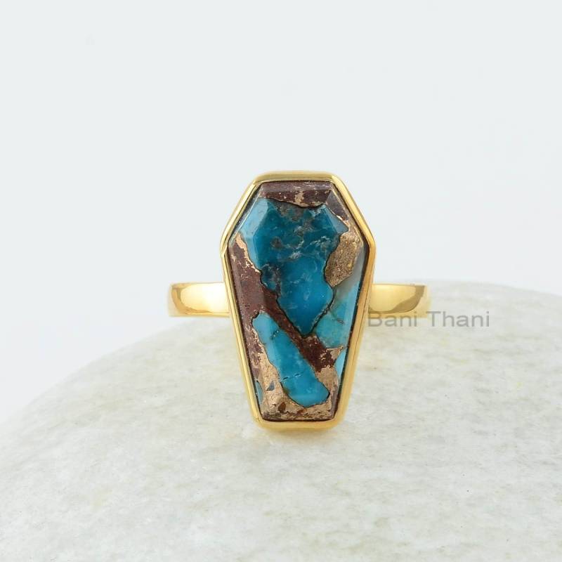 Sarg Ring, Lava Kupfer Türkis 10 X 17 Mm Form Edelstein Lünette 18K Vergoldet Ring Für Frauen von BaniThani