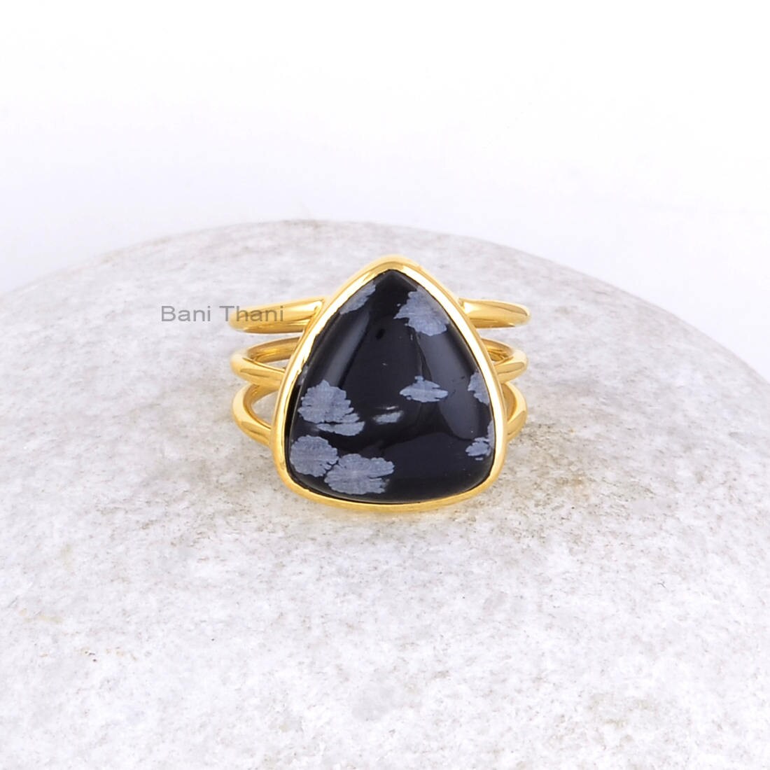 Schneeflocke Obsidian Billion 14x16mm Sterling Silber 18 Karat Vergoldete Ring von BaniThani