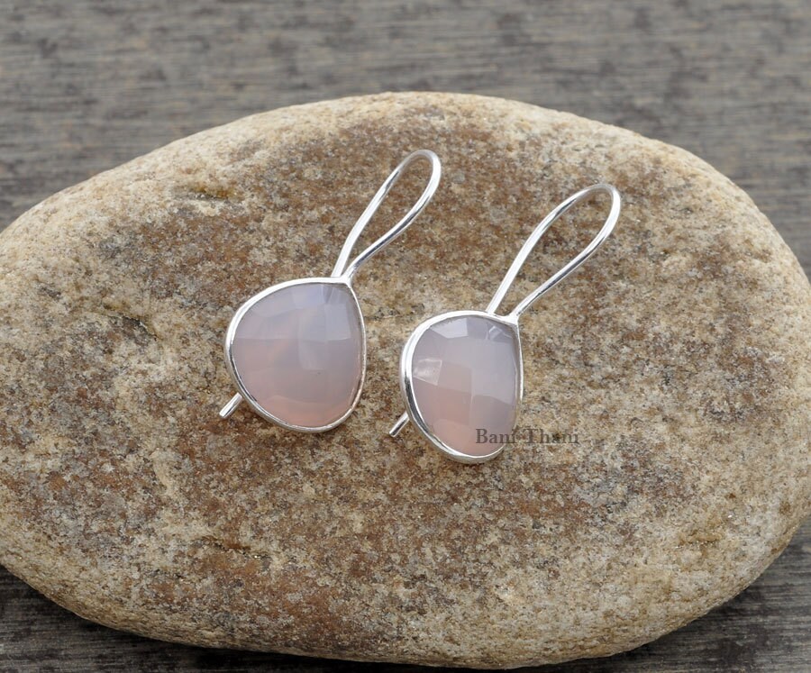 Schöne Rosa Chalcedon 12 Mm Facettierte Herzform Edelstein Ohrringe, 925 Sterling Silber Ohrring, Lünetten Weihnachtsgeschenk Ohrringe Schöne Rosa Chalcedon 12 Mm Facettierte Herzform Edelstein Ohrringe, 925 Sterling Silber Ohrring, Lünetten Weihnachtsgeschenk Ohrringe von BaniThani