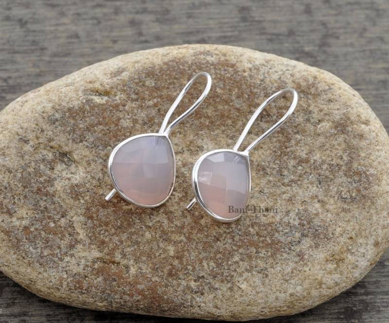 Schöne Rosa Chalcedon 12 Mm Facettierte Herzform Edelstein Ohrringe, 925 Sterling Silber Ohrring, Lünetten Weihnachtsgeschenk Ohrringe von BaniThani