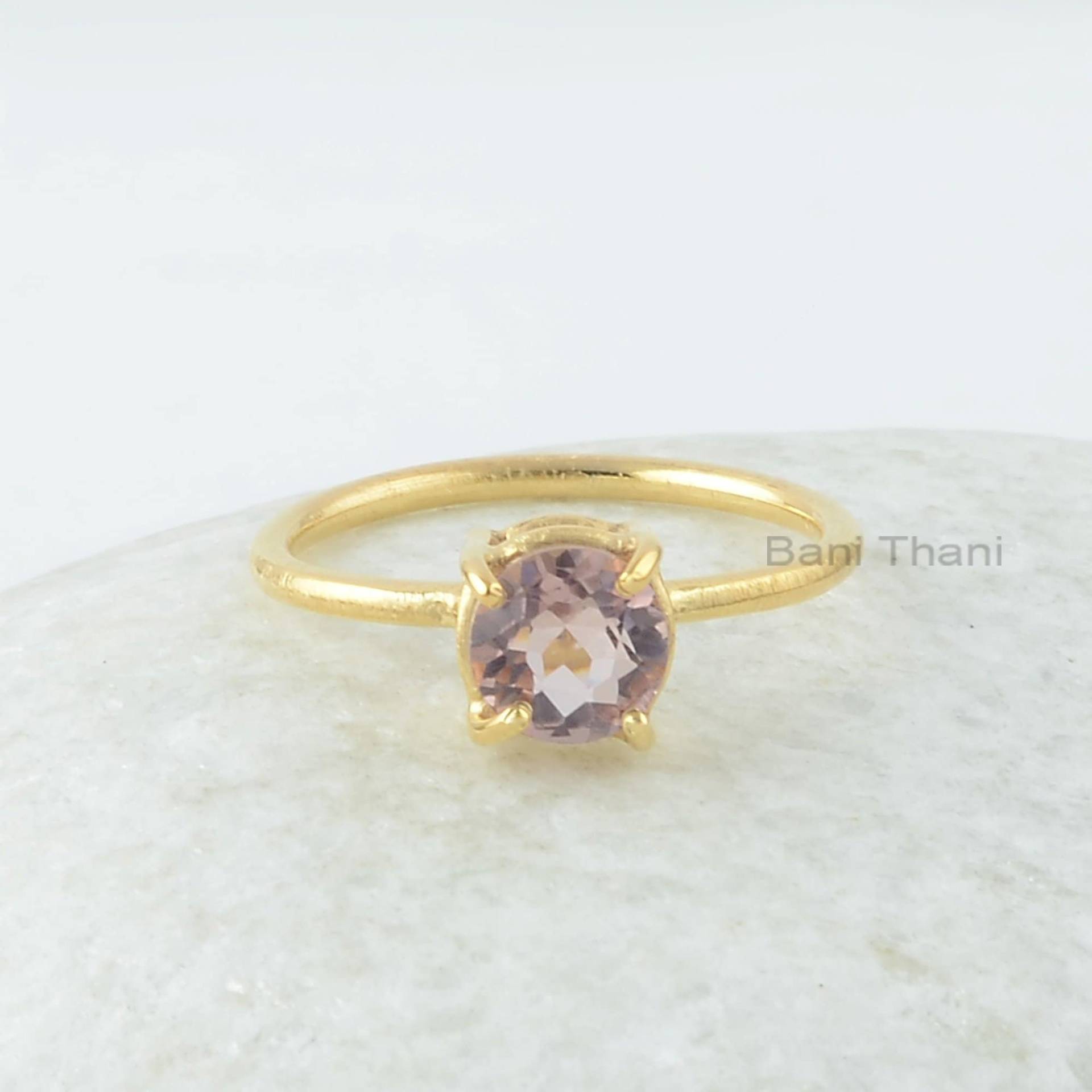 Schöner Rosa Quarzring, Quarz 6 Mm Runder Edelstein Silberring, Krappenset 925 18K Vergoldeter Ring, Geschenk Für Mama Schöner Rosa Quarzring, Quarz 6 Mm Runder Edelstein Silberring, Krappenset 925 18K Vergoldeter Ring, Geschenk Für Mama von BaniThani