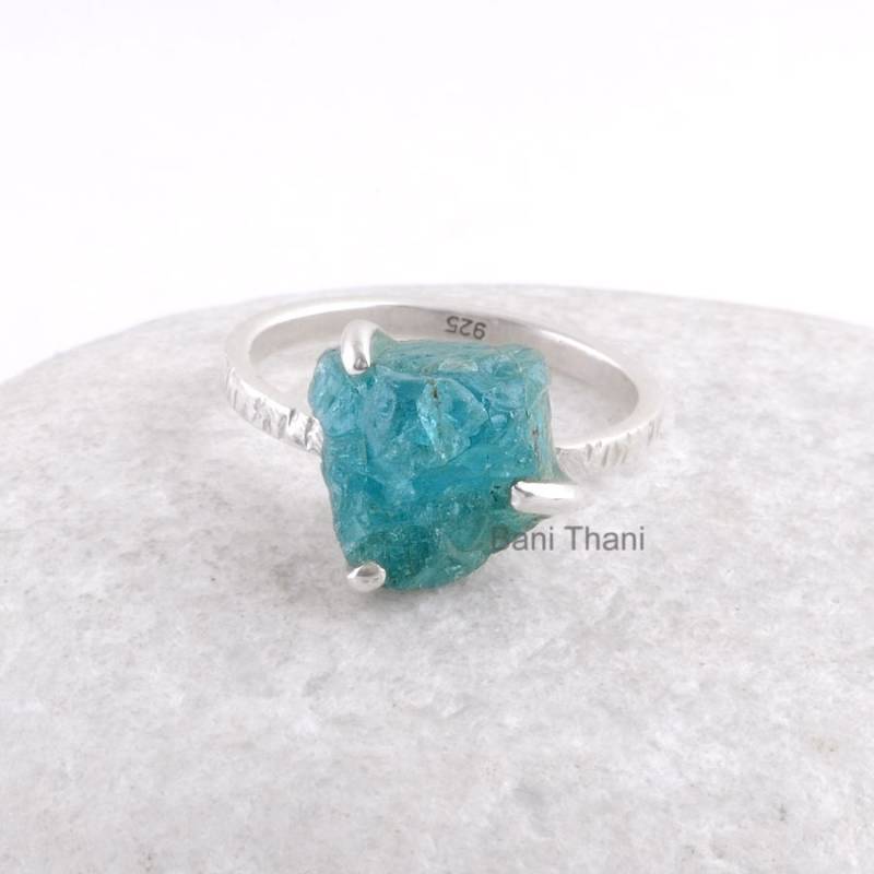 Silber Schmuck-Blauer Apatit Rohedelstein-925 Sterling Ring Schmuck-Gehämmert Ring-Stackable -#1129 von BaniThani