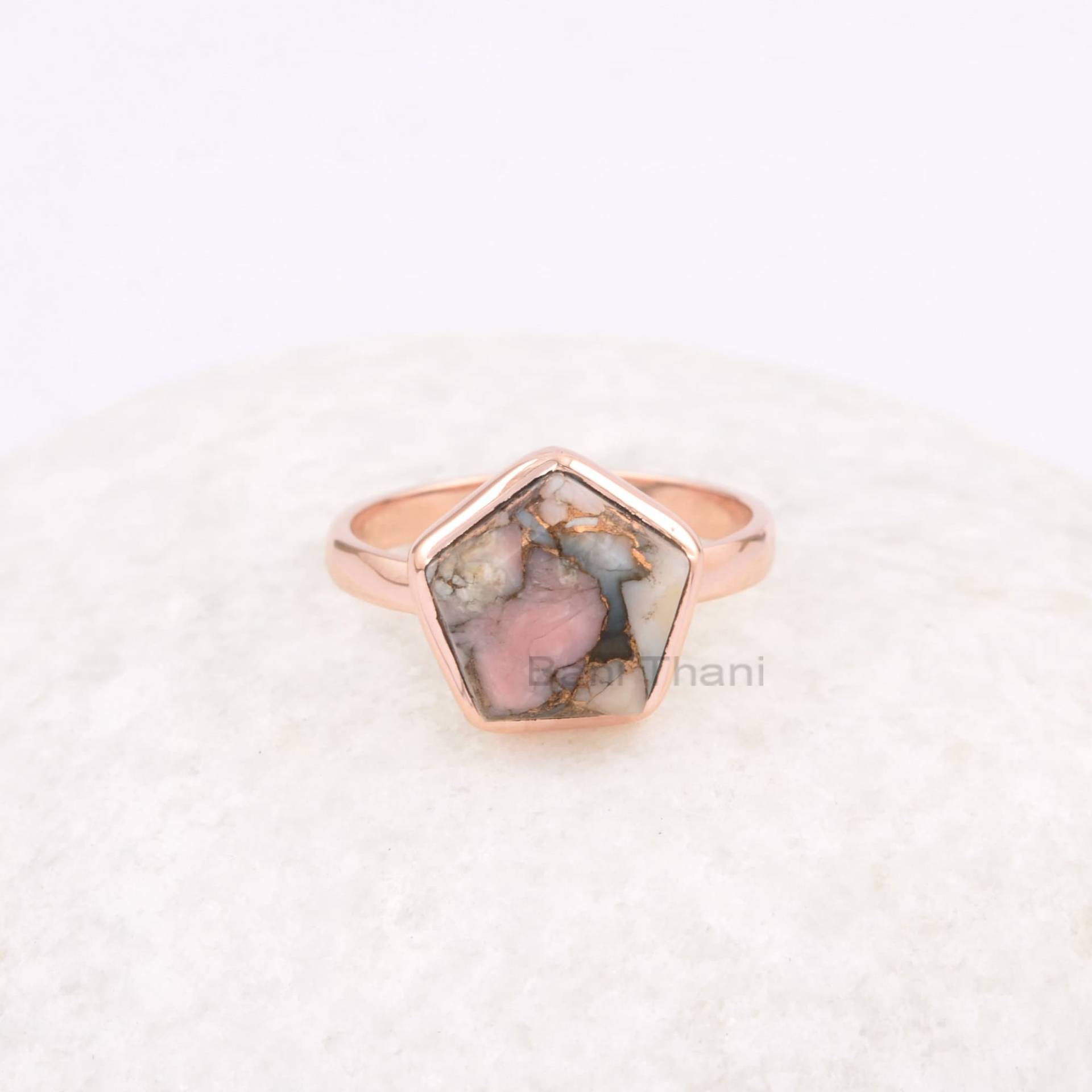 Stern Form Pink Opal Kupfer 11mm Edelstein Ring, Rose Vergoldet Sterling Silber Braut Geschenk Geburtstag Cocktail Ring von BaniThani