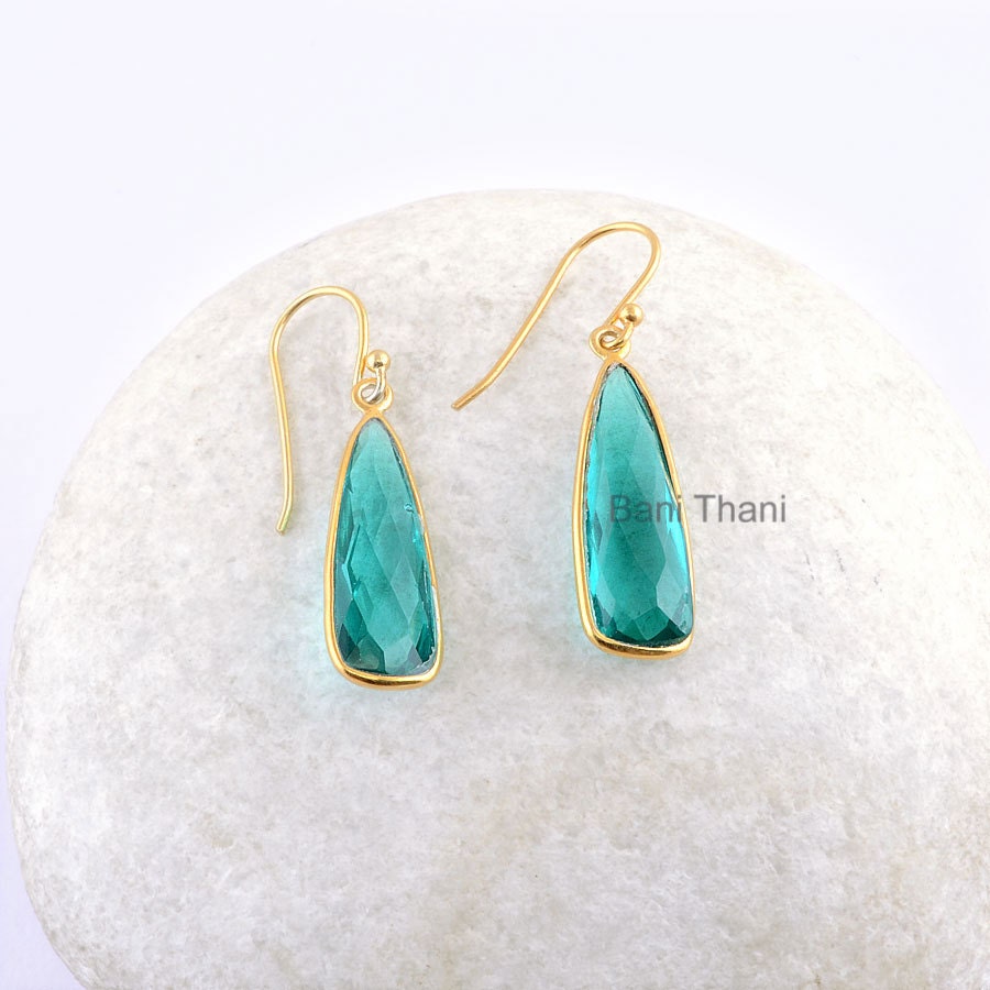Türkis Quarz Facettierte Lange Dreieck Tropfen Ohrring - Vergoldeter 925 Sterling Silber 7 X 24 Mm Edelstein von BaniThani