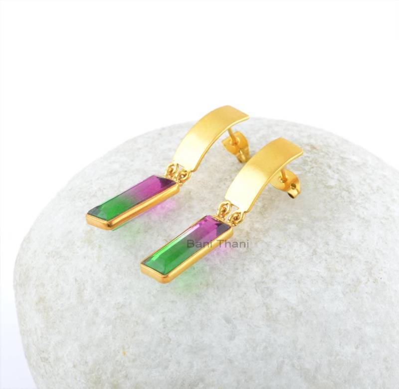 Wassermelonen Turmalin Ohrringe-Bio Quarz 6 X 17 Mm Rechteck Baguette Sterling Silber Ohrringe - Vergoldete Ohrringe von BaniThani